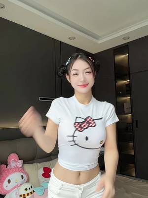 Descarcă video TikTok de la @_halinhtran_