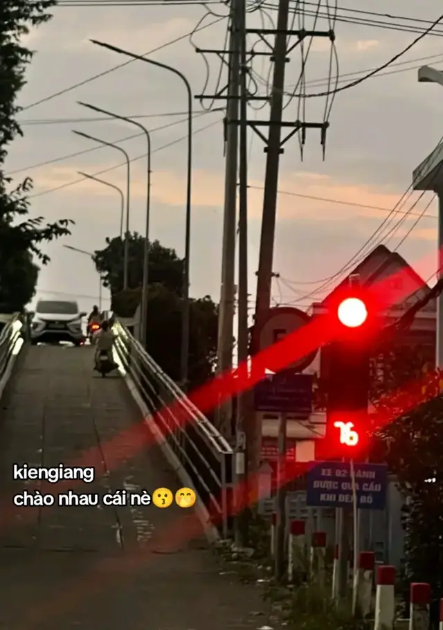 Descarcă video TikTok de la @ngoanxinhiu_0808