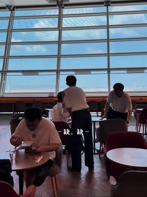 Unduh video TikTok dari @rae.woosik