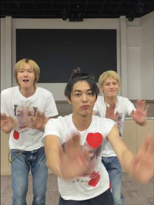 Unduh video TikTok dari @cortis_bighit