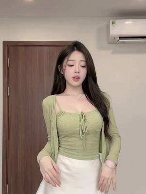 Descarcă video TikTok de la @thichmacxinha