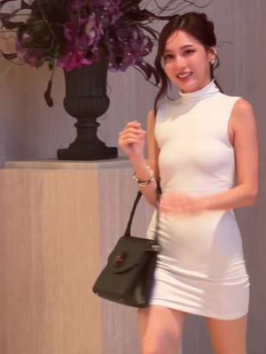 Unduh video TikTok dari @ellethailand