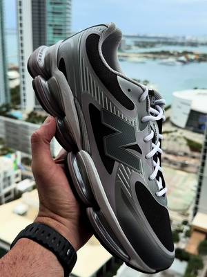 Descarcă video TikTok de la @sneakerboxtechhq