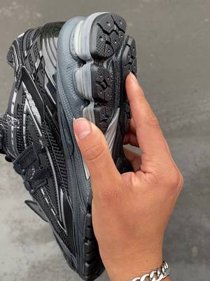 TikTok-Video von @tonyssneakers herunterladen